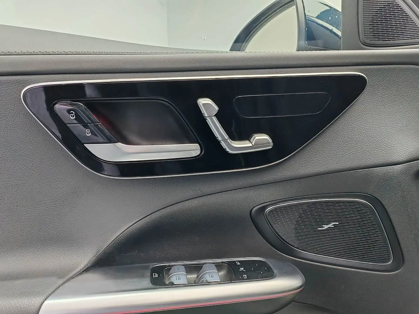 Mercedes-Benz C-Class New Energy 2024 — Photo 17/19