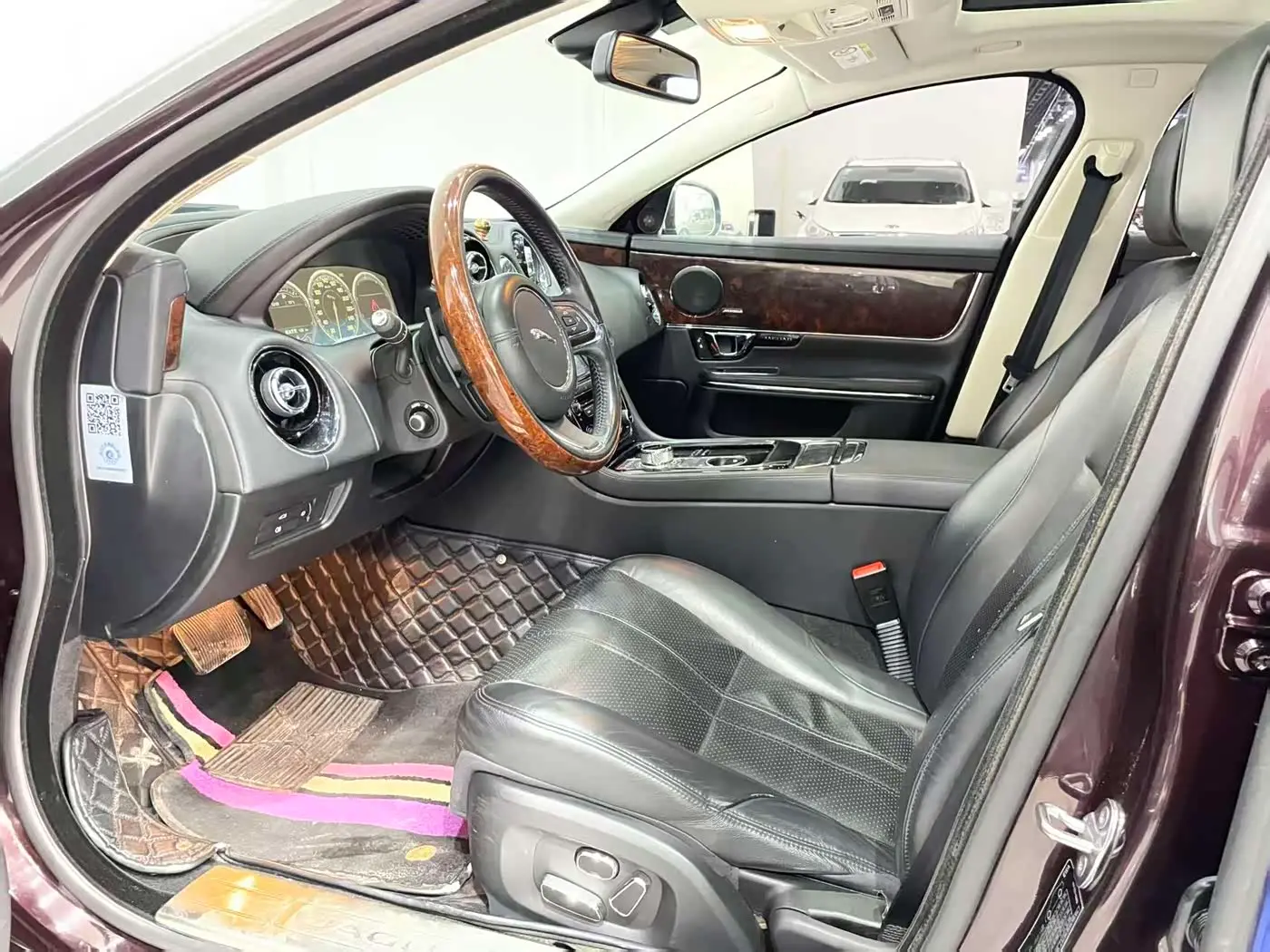 Jaguar XJ 2015 — Photo 4/9