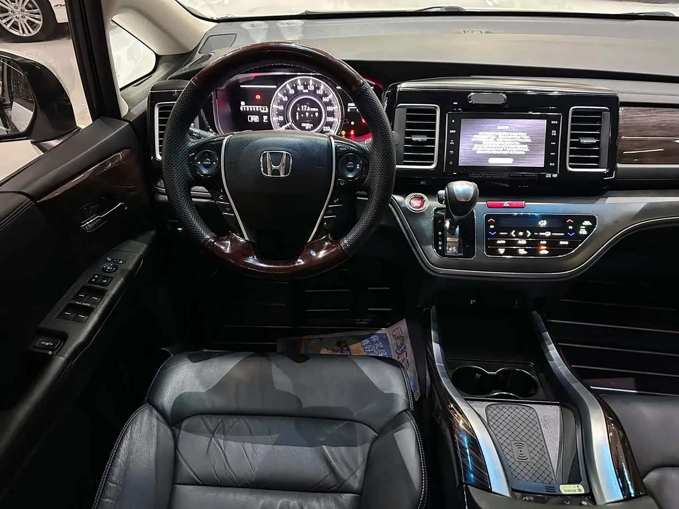 Honda Elysion 2018 — Photo 4/13