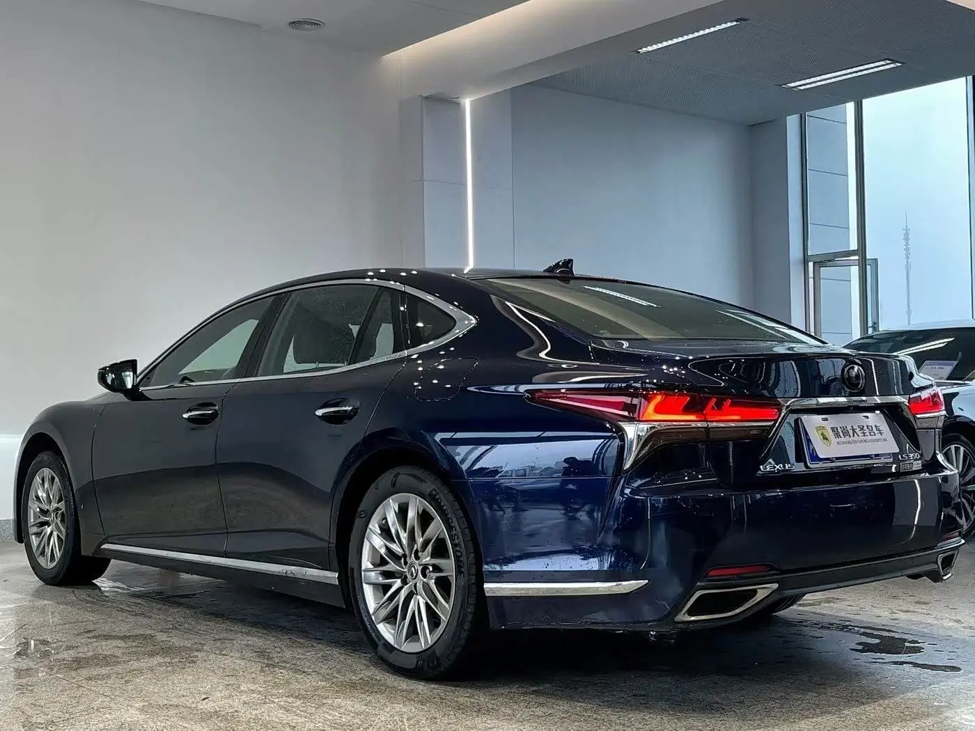 Lexus LS 2018 — Photo 9/10