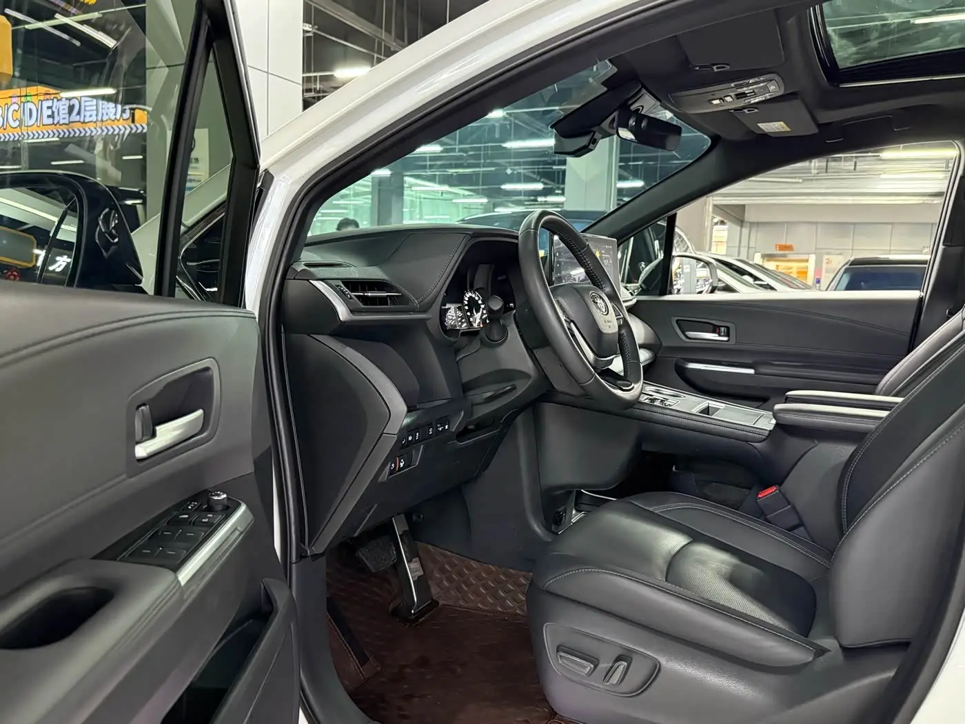 Toyota Sienna 2025 — Photo 7/20