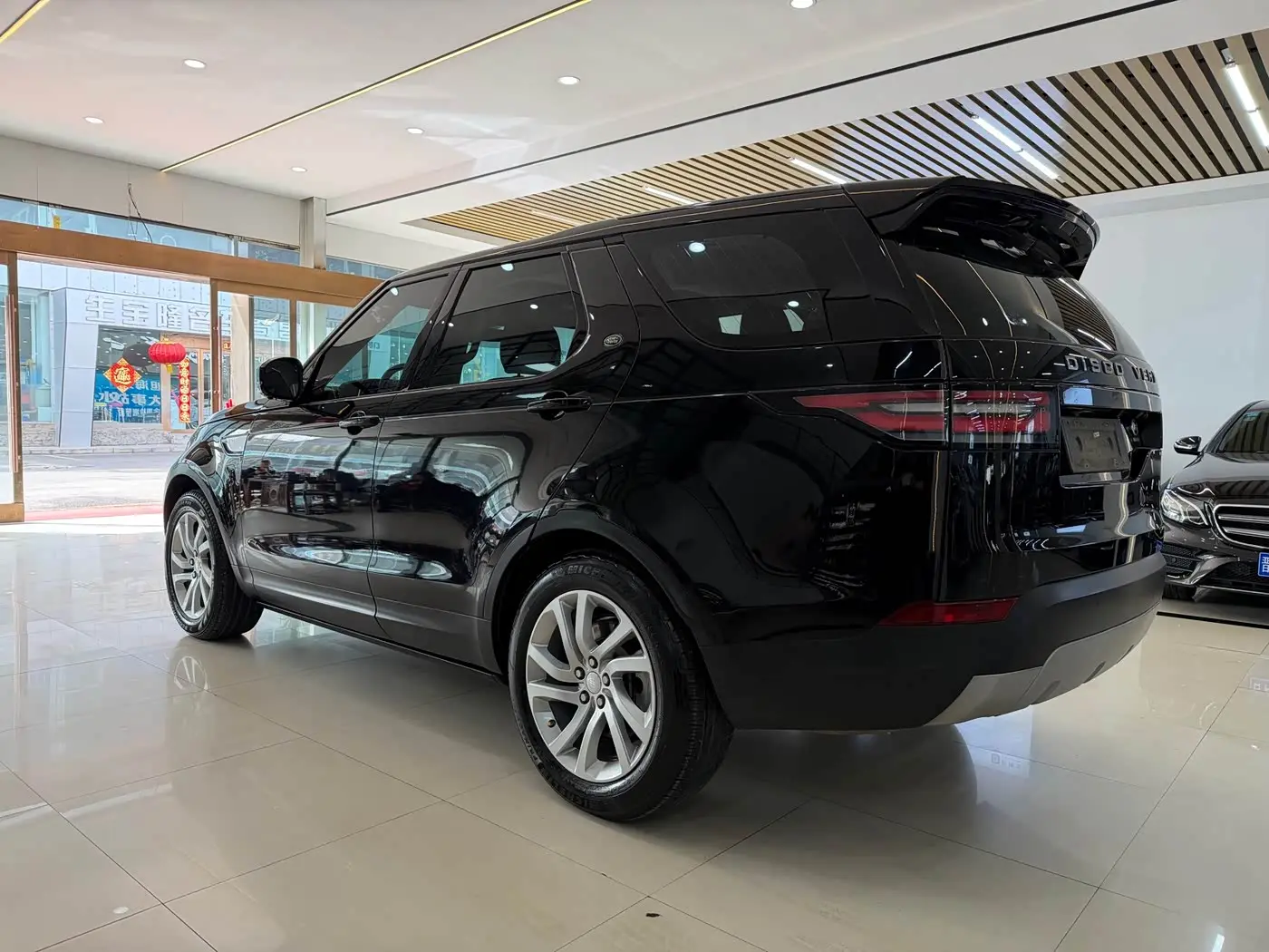 Land Rover Discovery 2017 — Photo 3/9