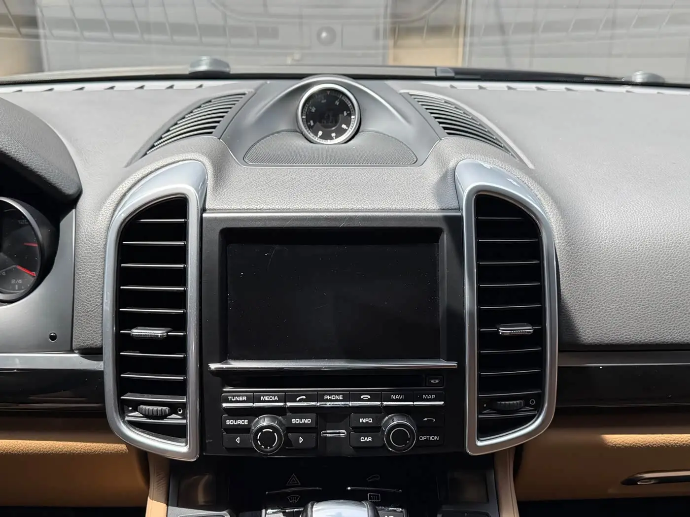Porsche Cayenne 2015 — Şəkil 8/13