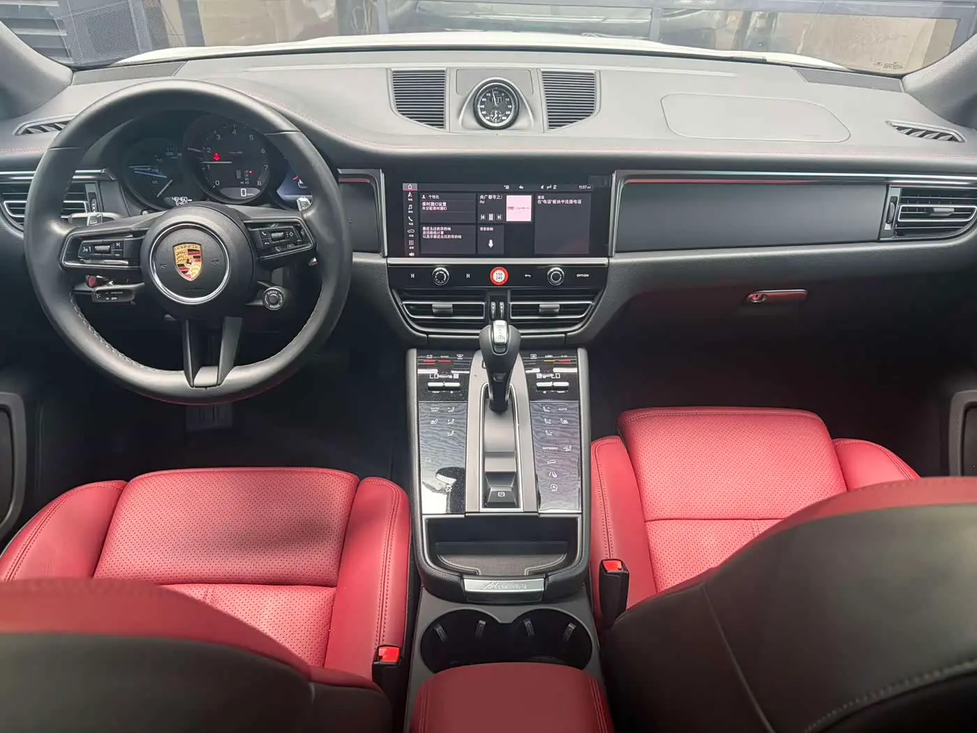 Porsche Macan 2023 — Фото 10/17