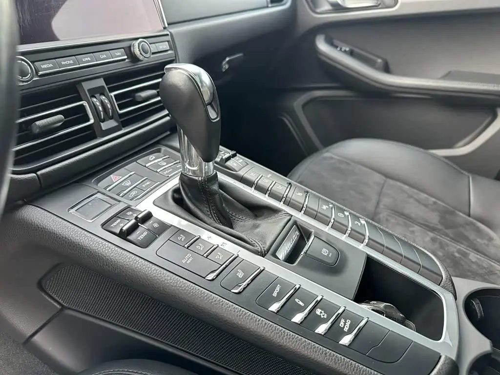 Porsche Macan 2020 — Photo 15/20