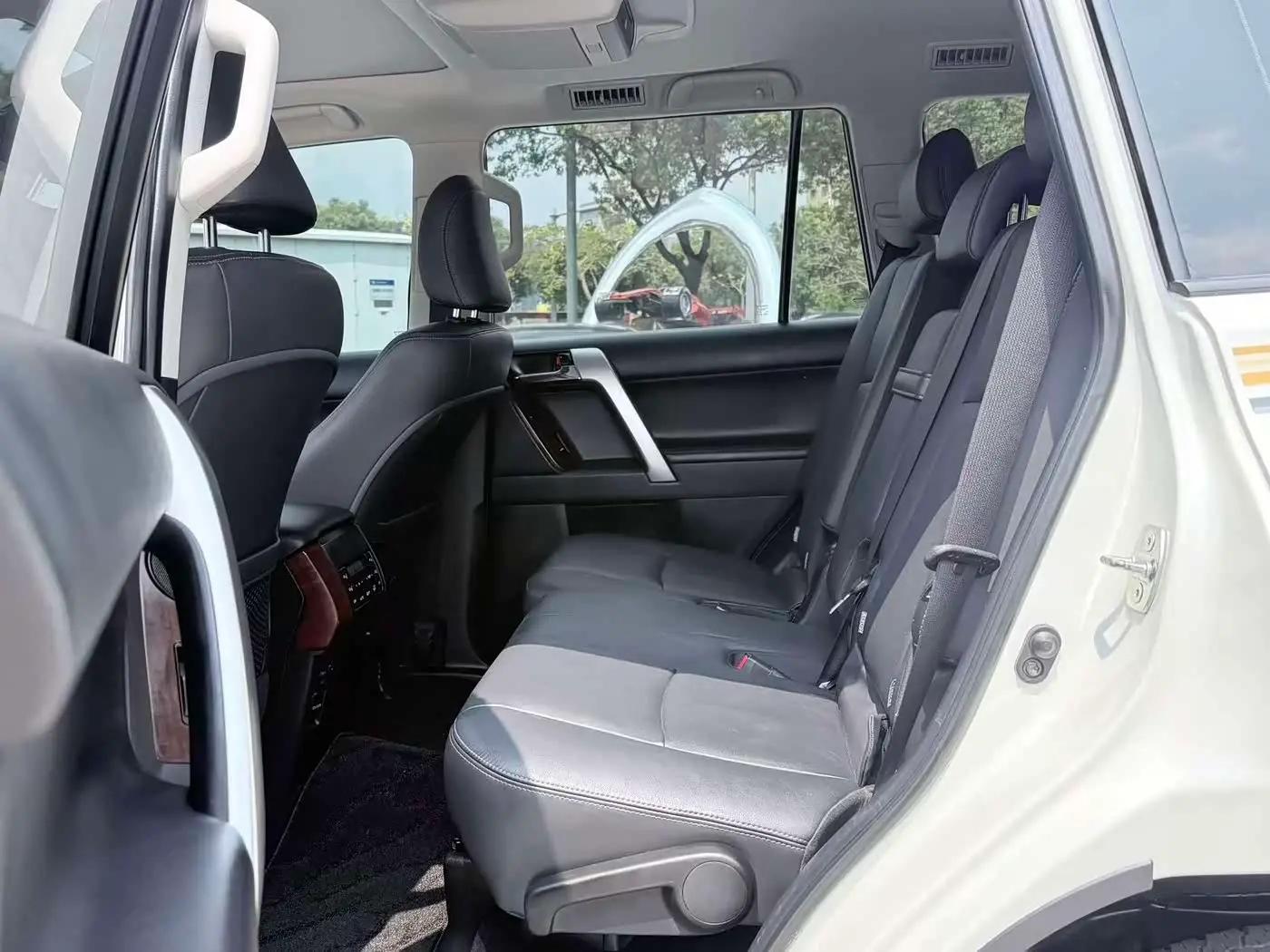 Toyota Prado 2016 — Photo 6/20