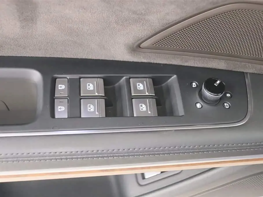 Audi A8 2020 — Şəkil 13/20