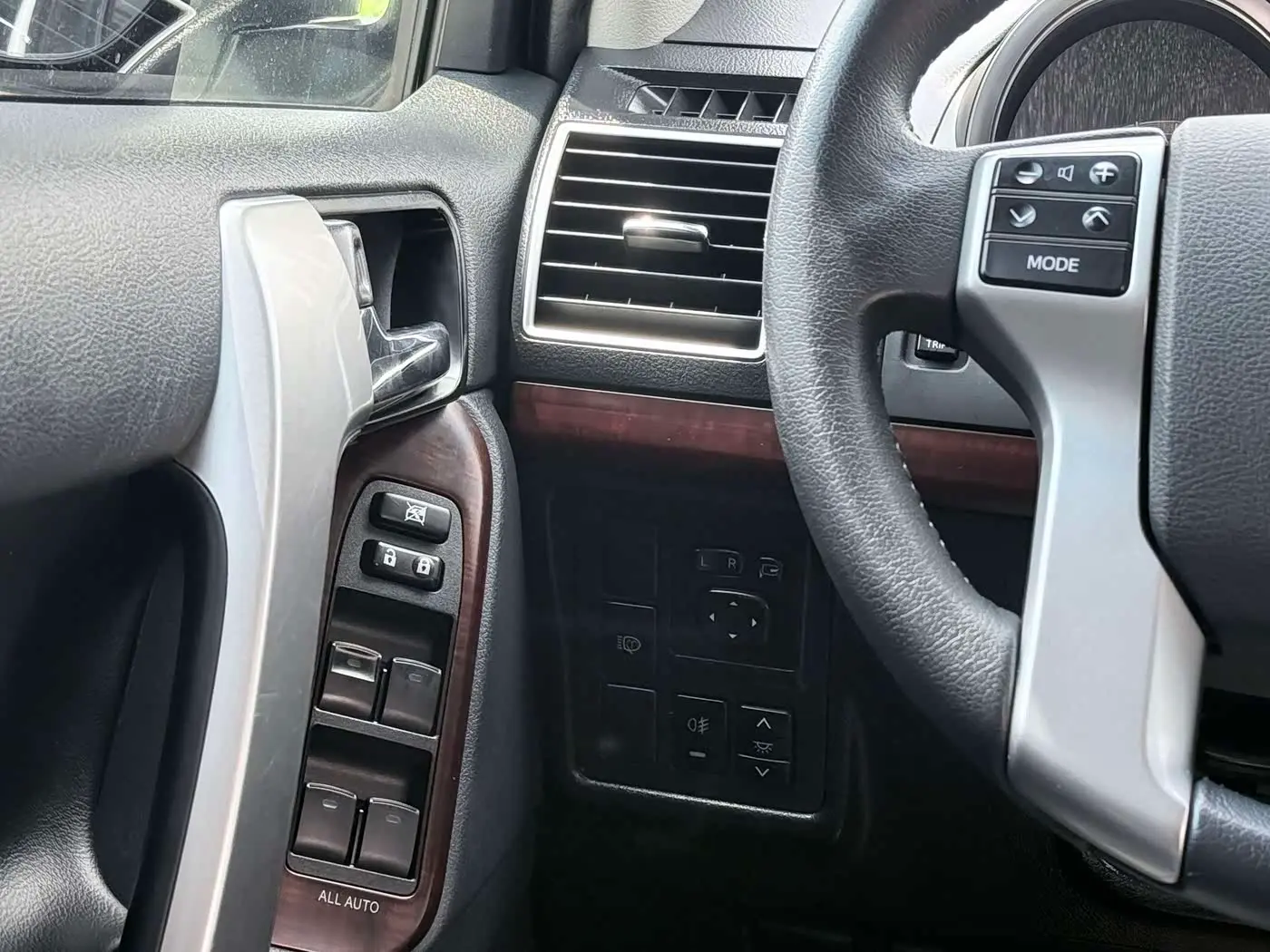 Toyota Prado 2016 — Photo 14/20