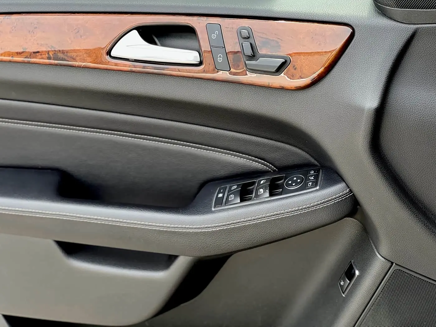 Mercedes-Benz M-Class 2015 — Photo 11/11