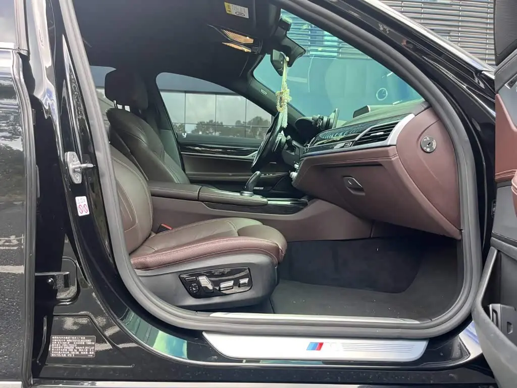 BMW 7 Series 2018 — Şəkil 9/15