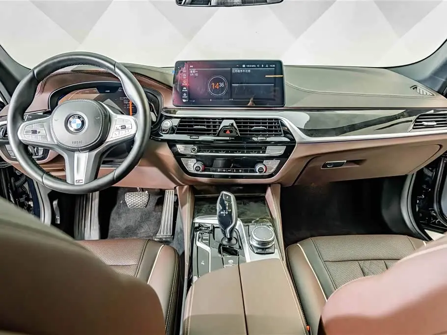 BMW 5 Series 2023 — Фото 12/20
