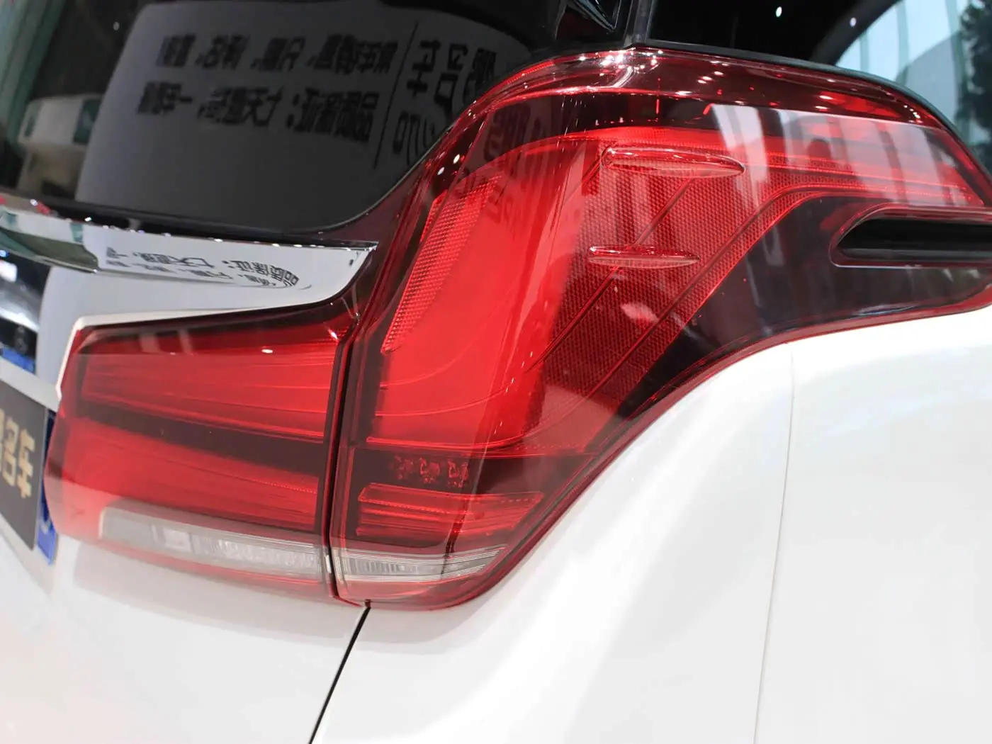 Toyota Alphard 2020 — Фото 8/20