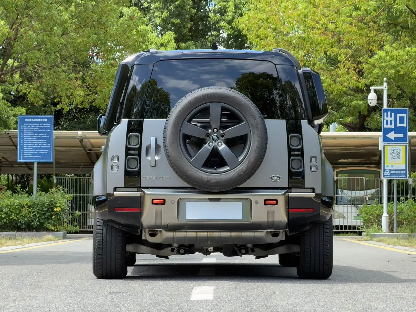 Land Rover Defender 2022 — Photo 5/19