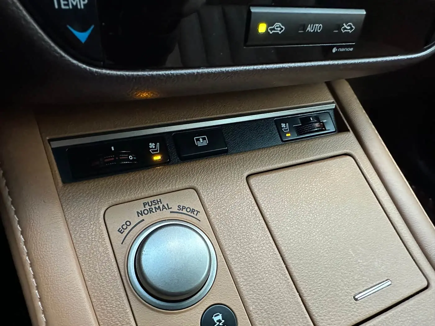 Lexus ES 2017 — Photo 15/16