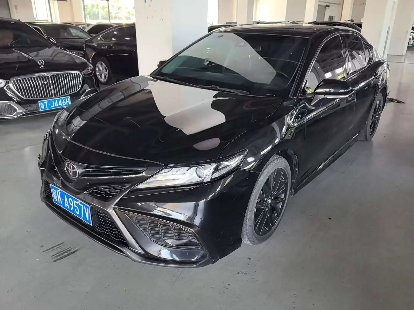 Toyota Camry 2023 — Photo 1/9