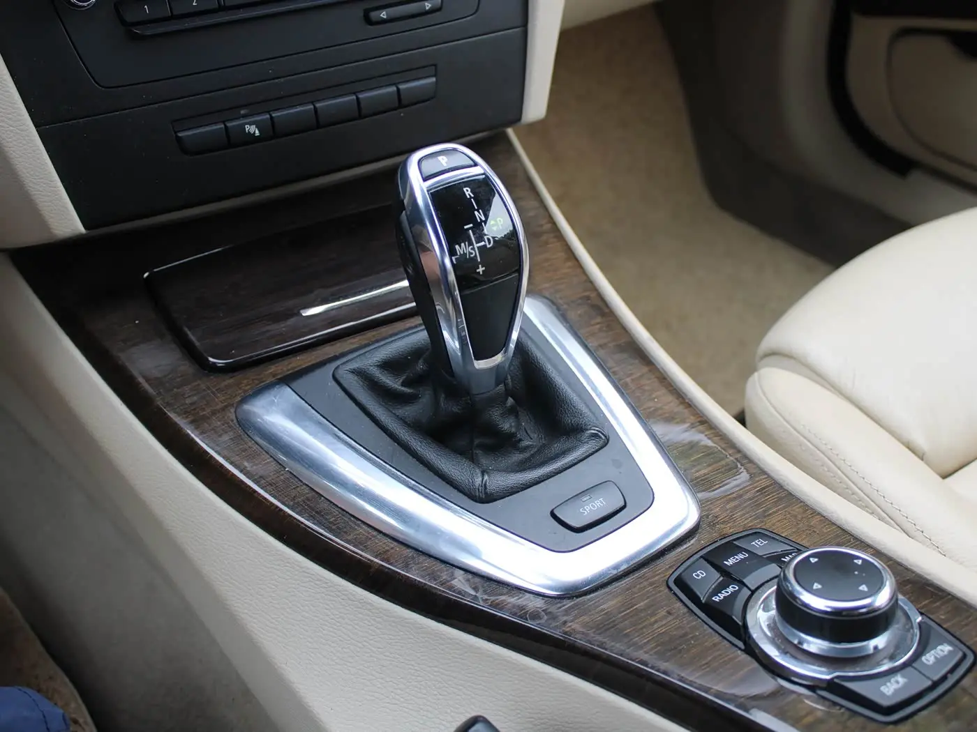 BMW 3 Series 2010 — Photo 15/20