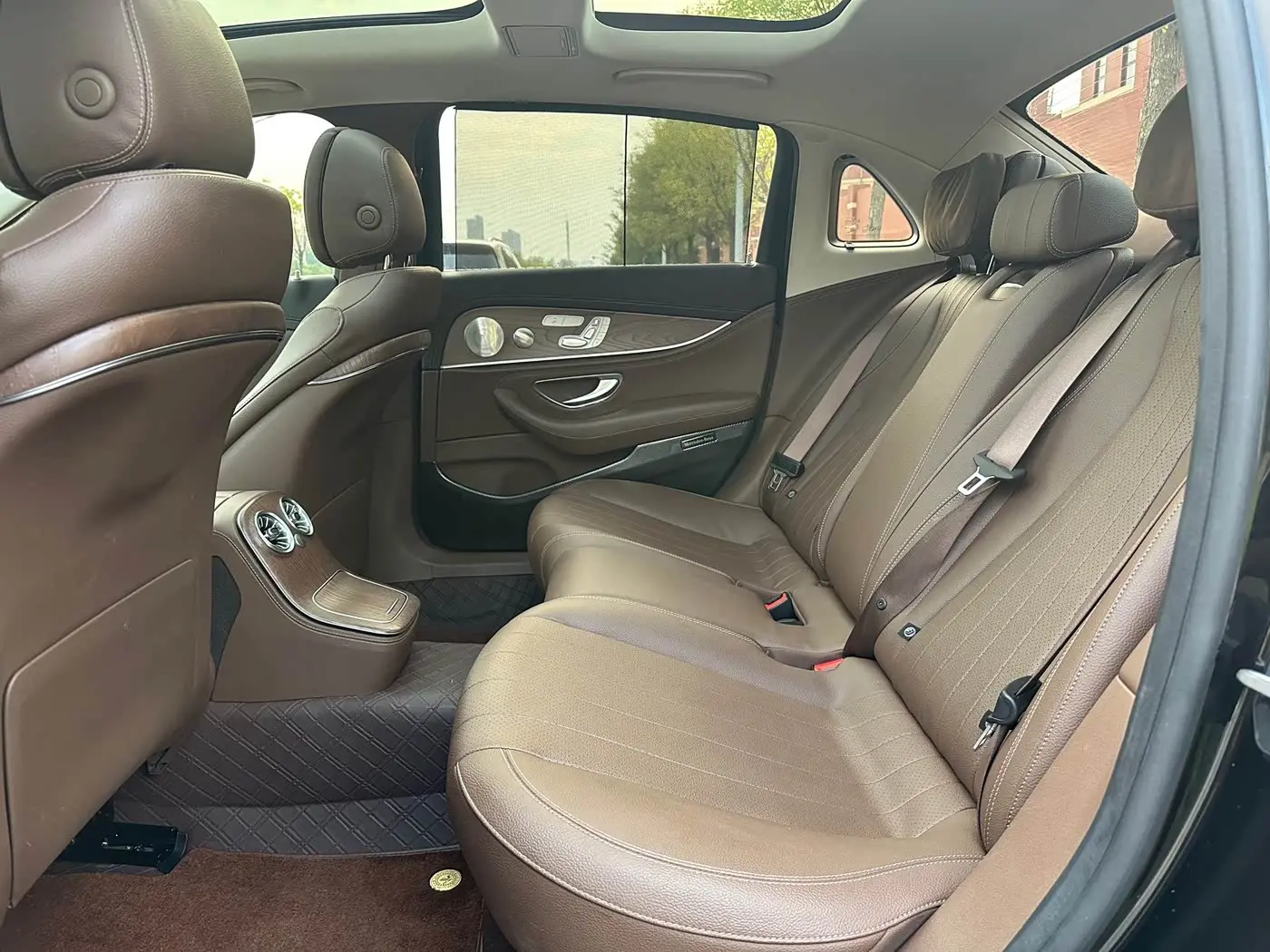 Mercedes-Benz E-Class 2022 — Фото 13/20