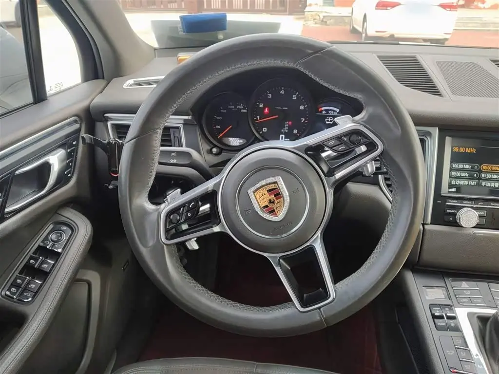 Porsche Macan 2016 — Фото 3/20