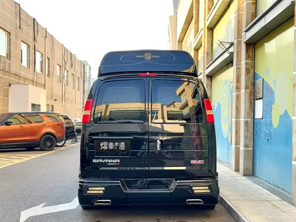 GMC Savana 2018 — Фото 4/20