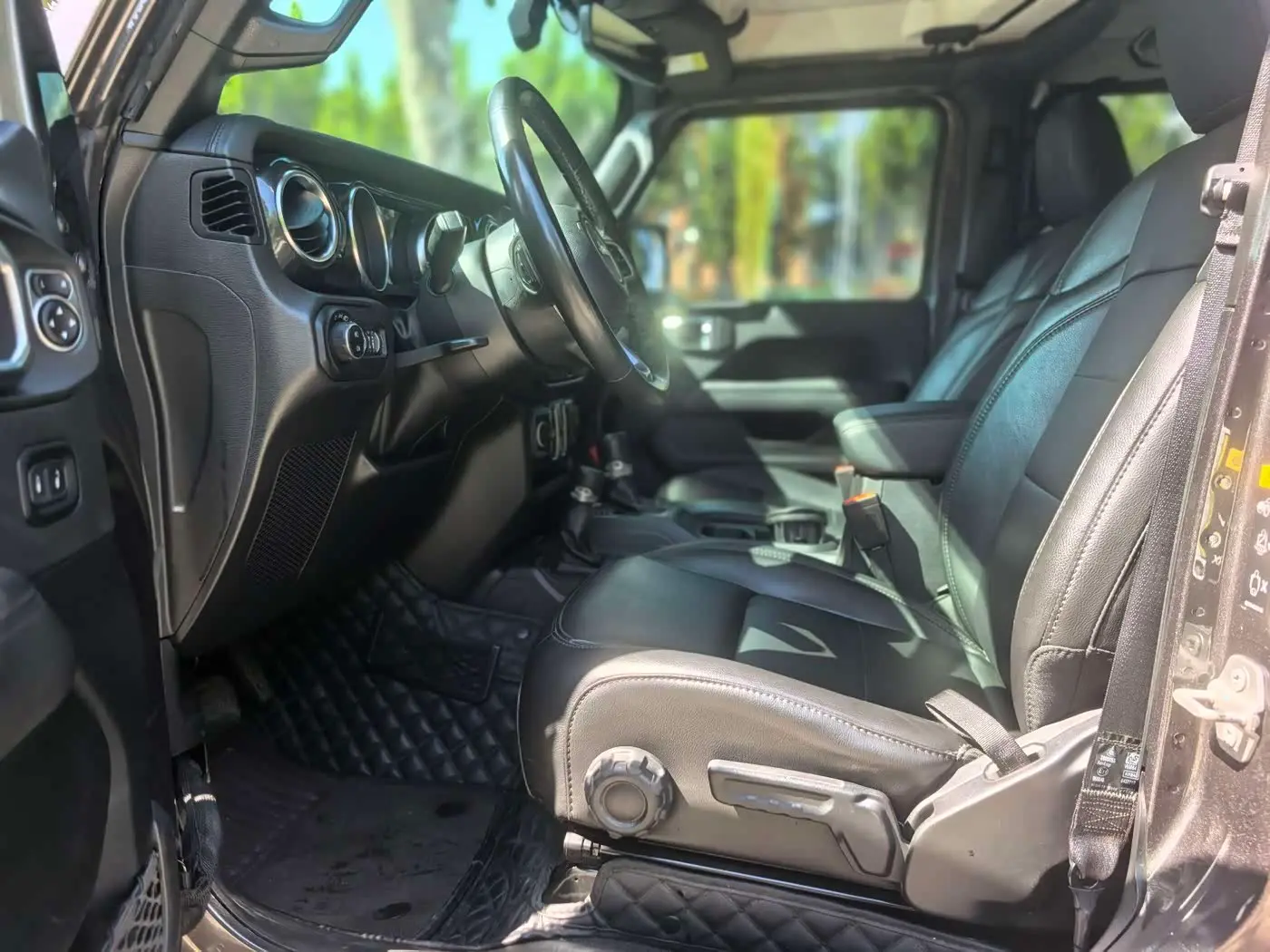 Jeep Wrangler 2022 — Фото 7/11