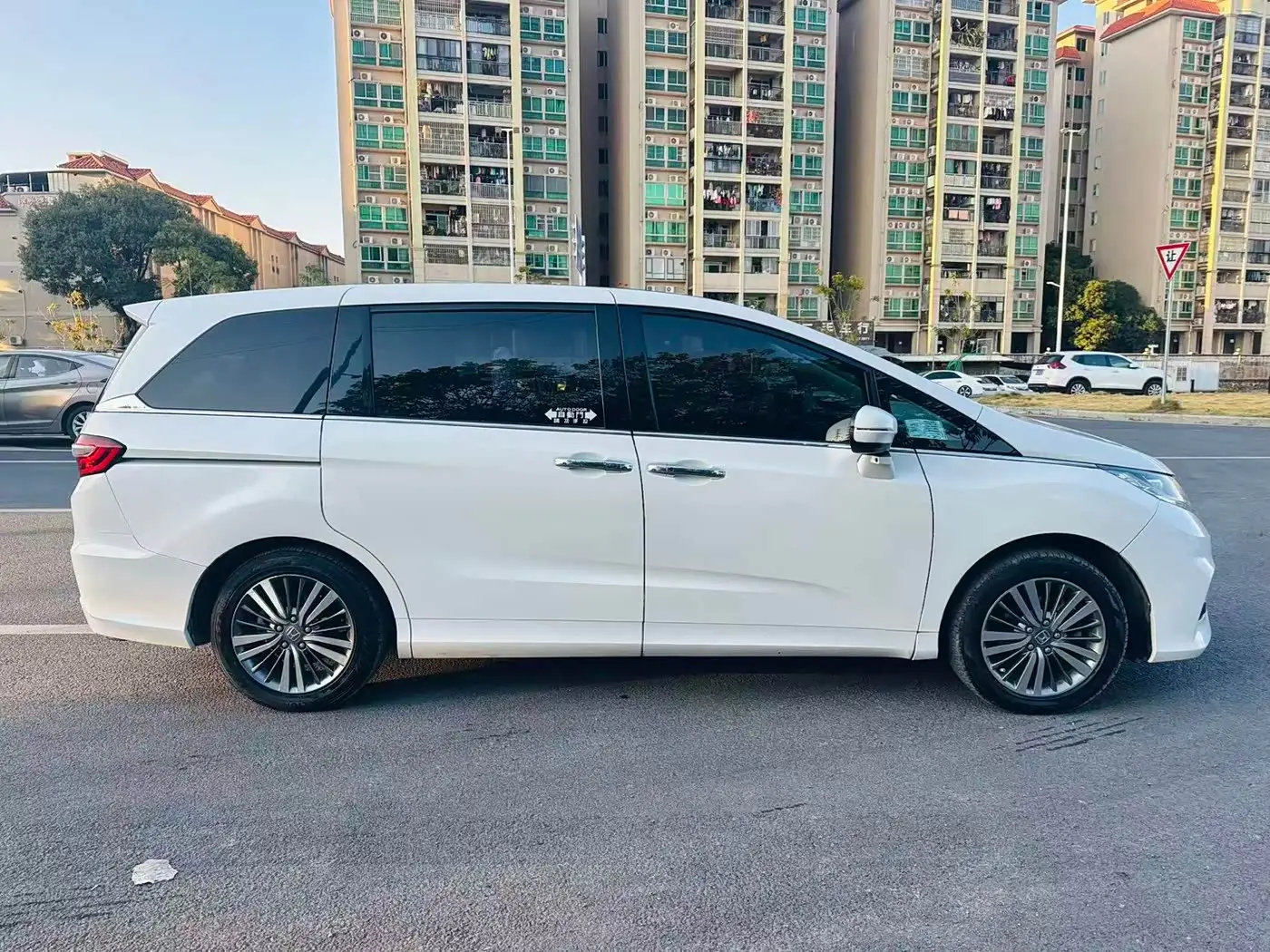 Honda Odyssey 2018 — Фото 6/11