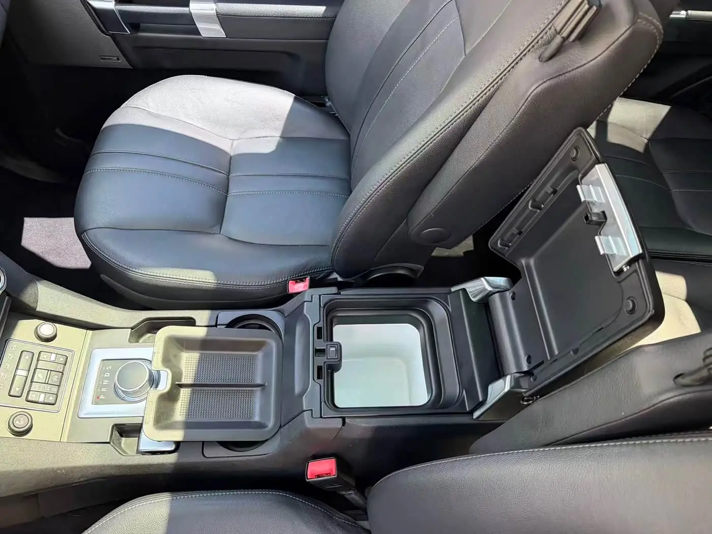 Land Rover Discovery 2016 — Photo 13/19
