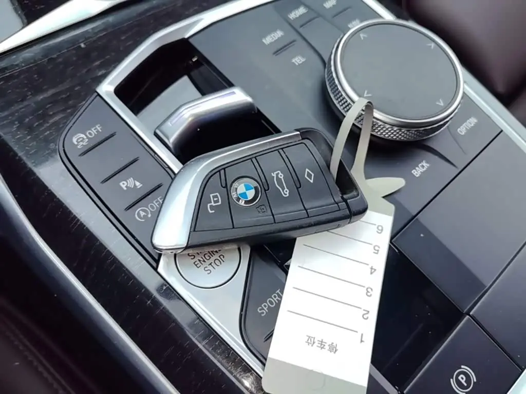 BMW 3 Series 2023 — Фото 13/20