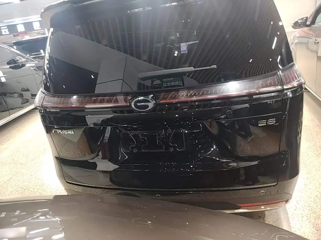 GAC Trumpchi Trumpchi E8 NEV 2024 — Фото 4/20