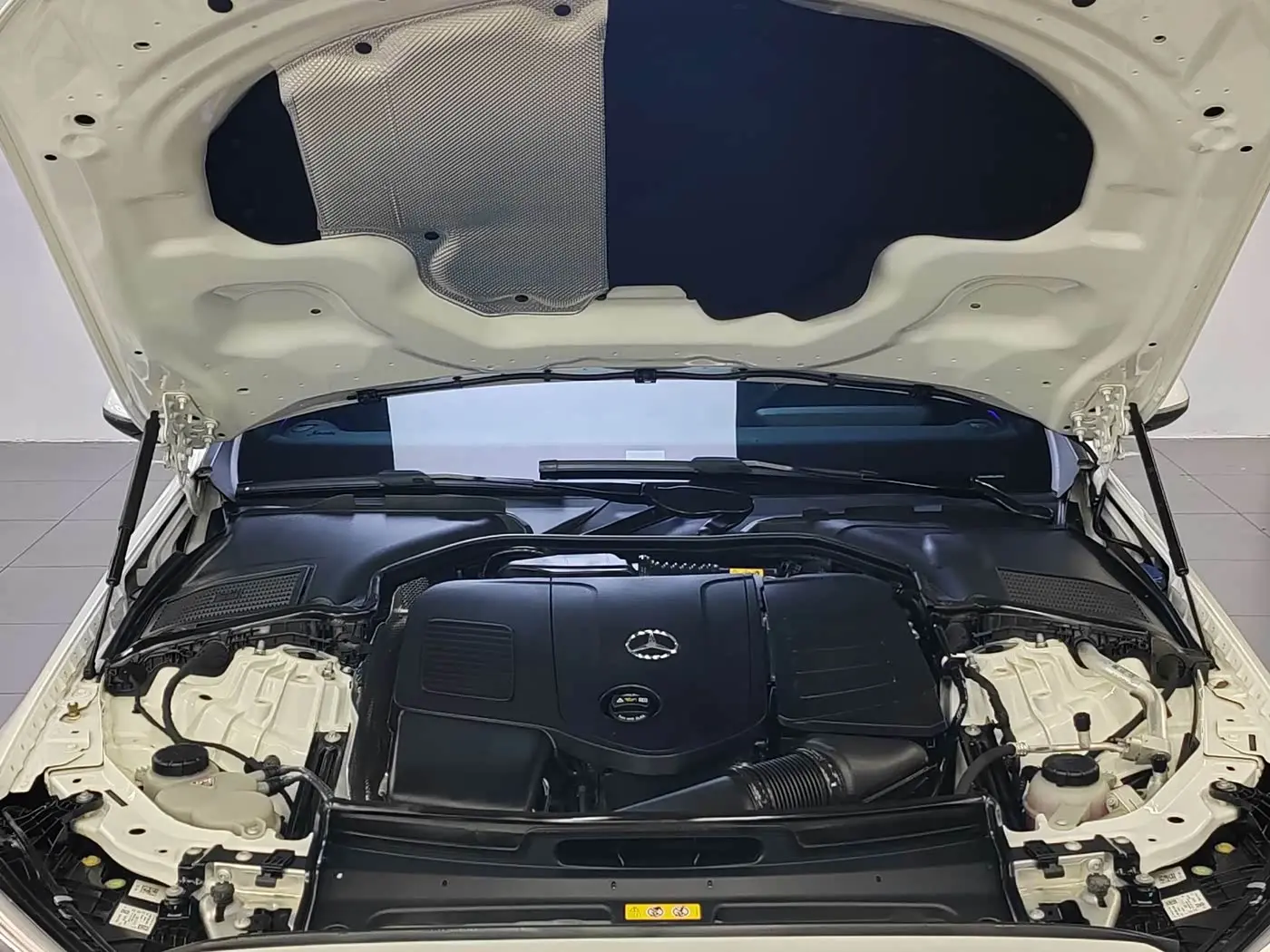 Mercedes-Benz C-Class 2024 — Photo 19/20