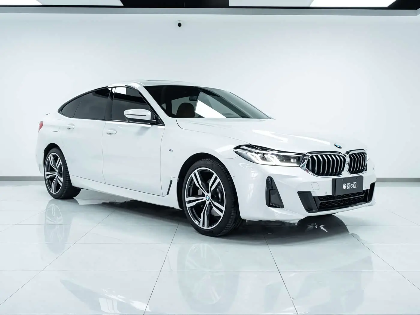 BMW 6 Series GT 2023 — Photo 3/8