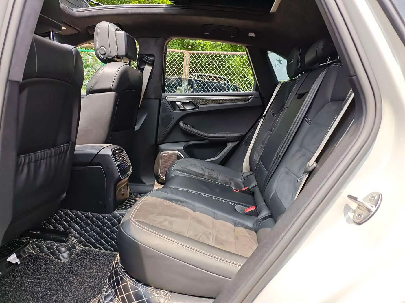 Porsche Macan 2020 — Photo 6/20