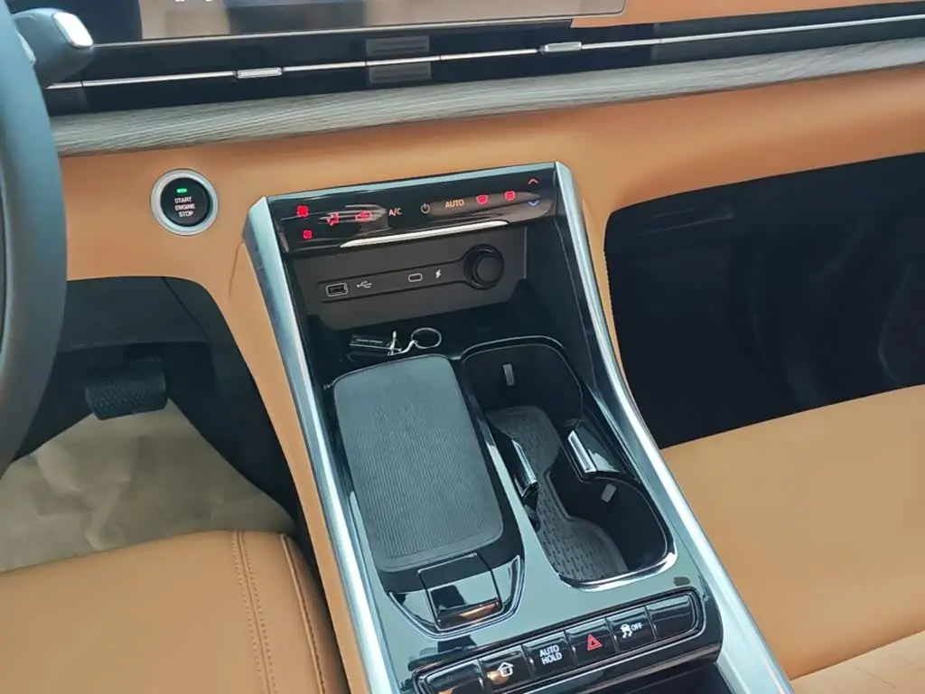 SAIC Maxus Maxus G50 PHEV 2025 — Şəkil 14/20