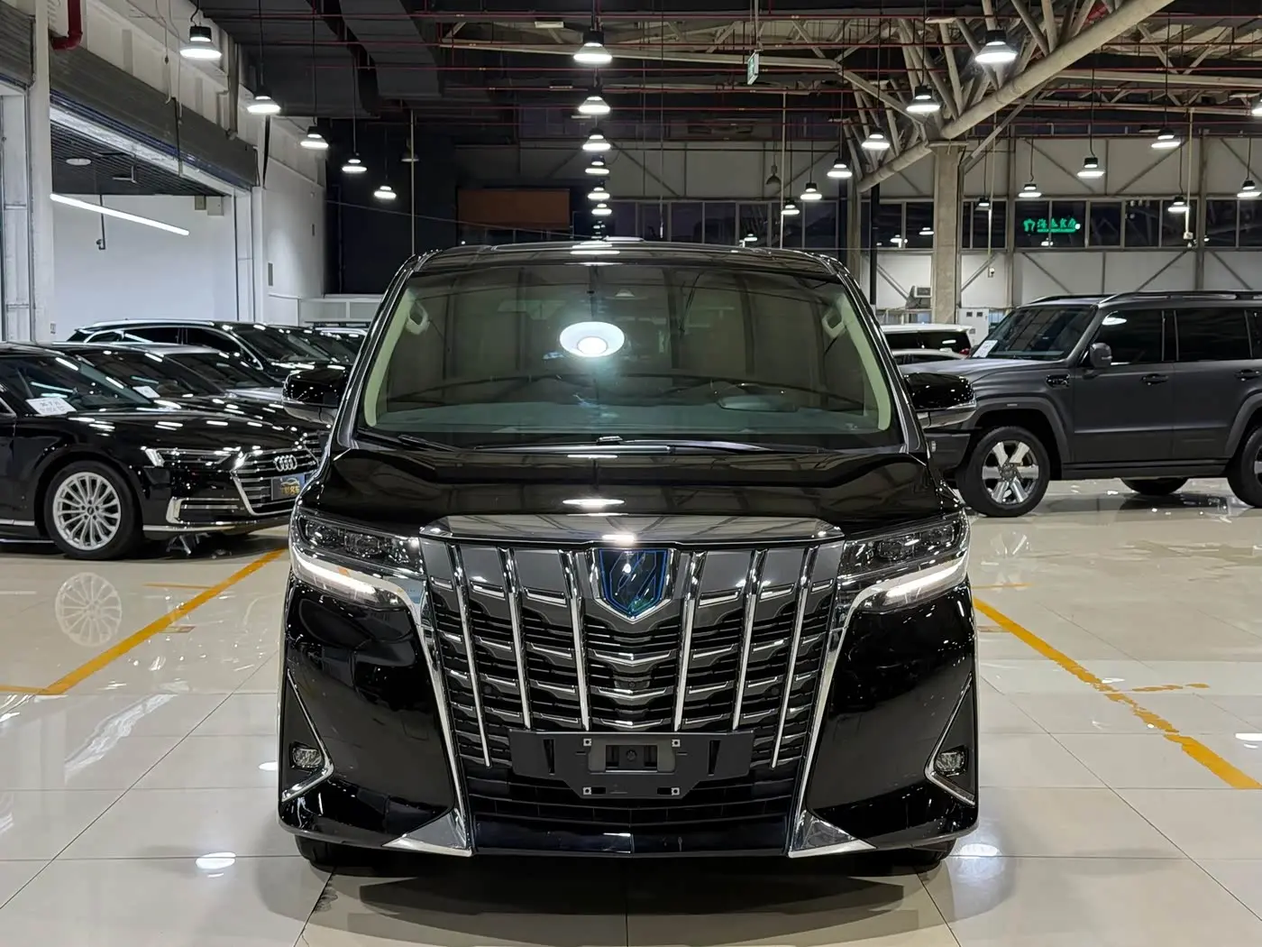 Toyota Alphard 2020 — Фото 2/20