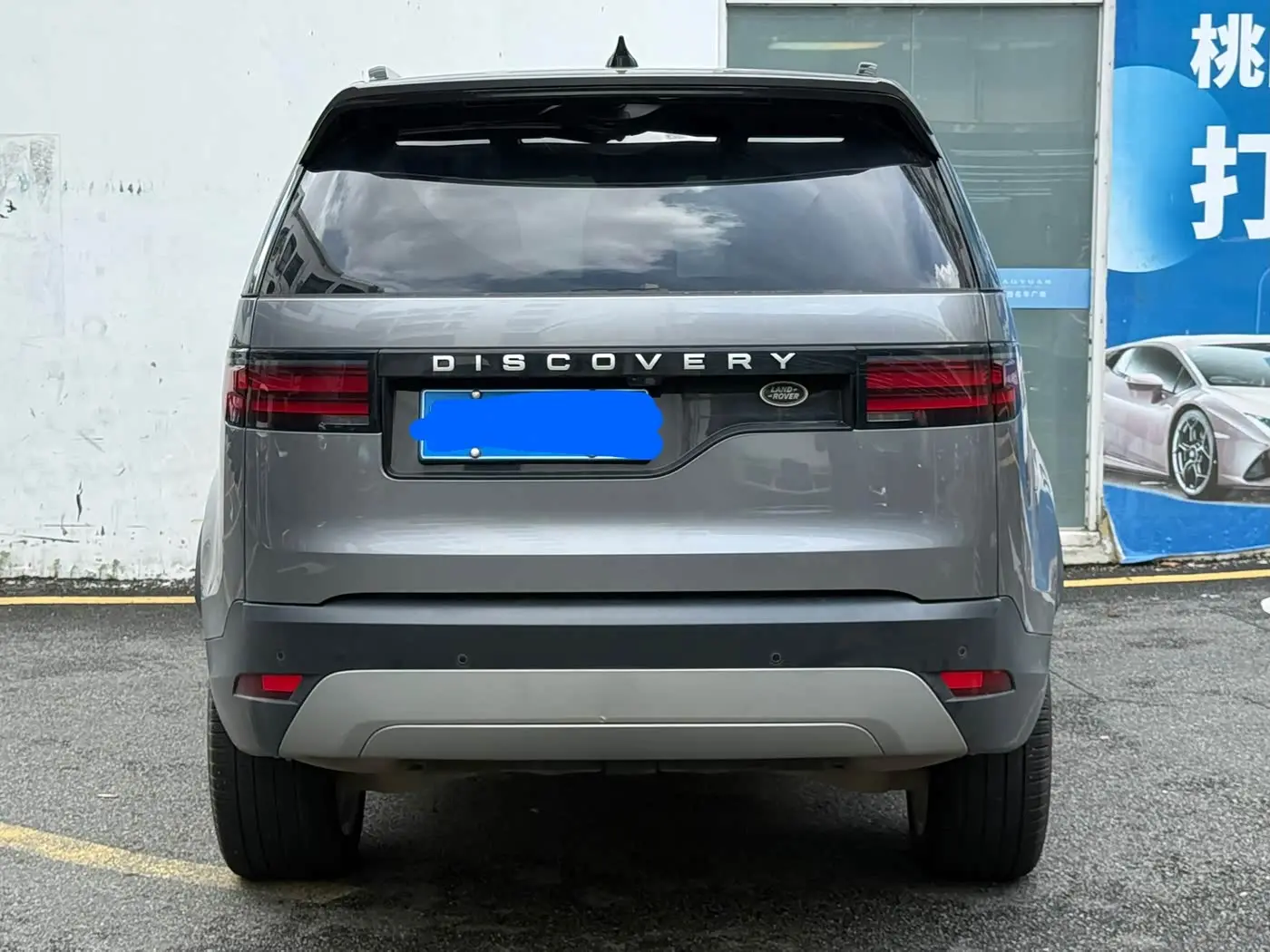 Land Rover Discovery 2023 — Фото 9/18