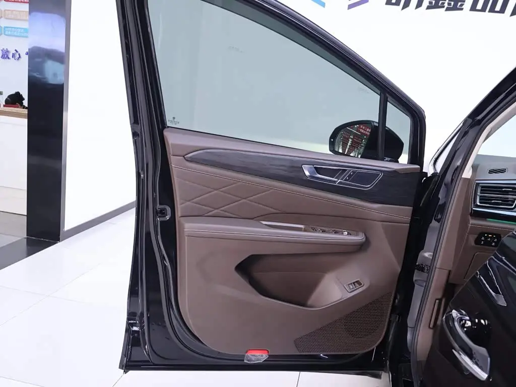 Volkswagen Viloran 2023 — Photo 18/20