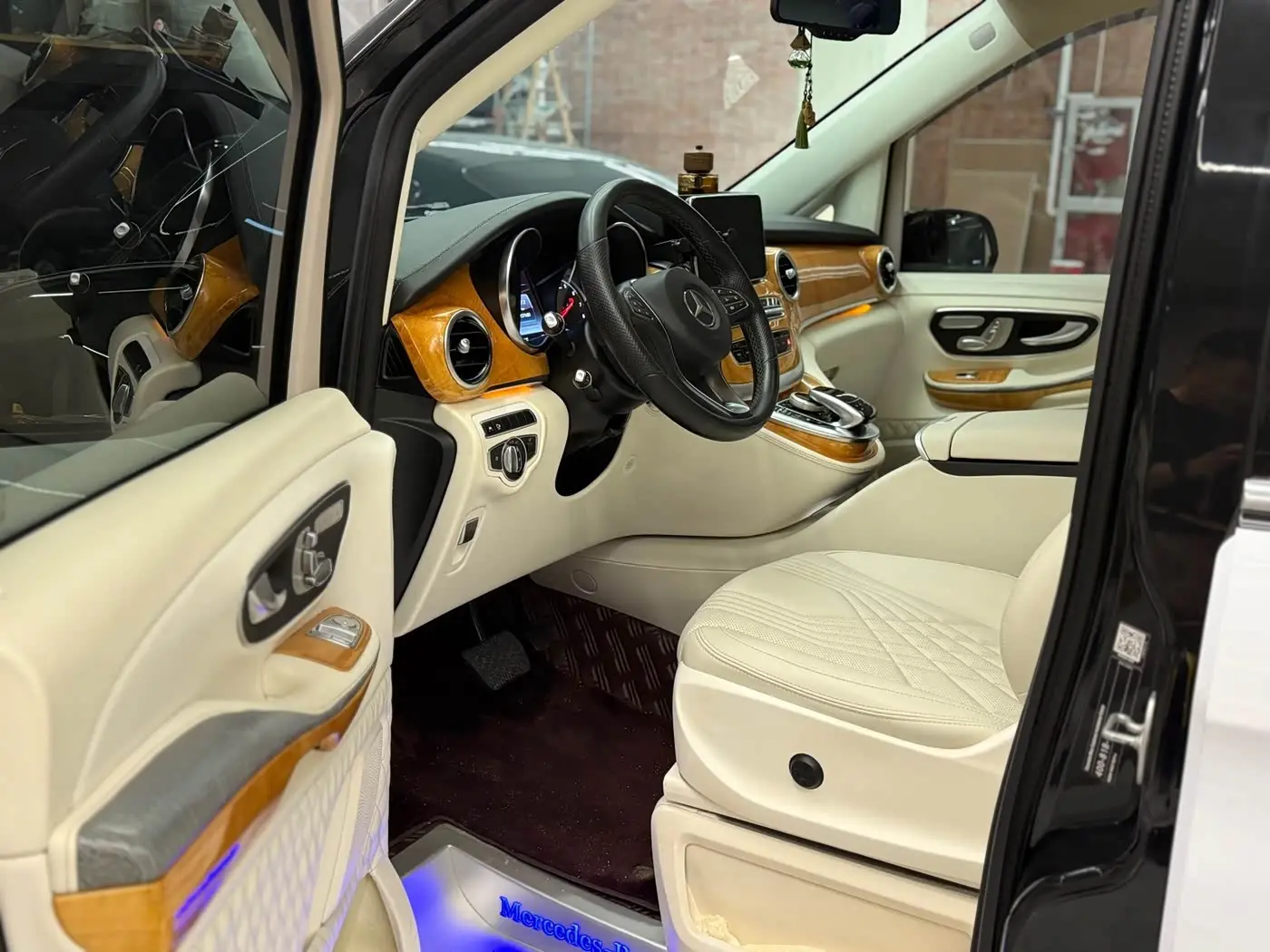 Mercedes-Benz V-Class 2018 — Фото 6/14