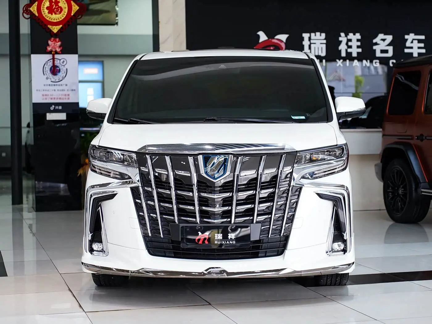 Toyota Alphard 2021 — Photo 2/19