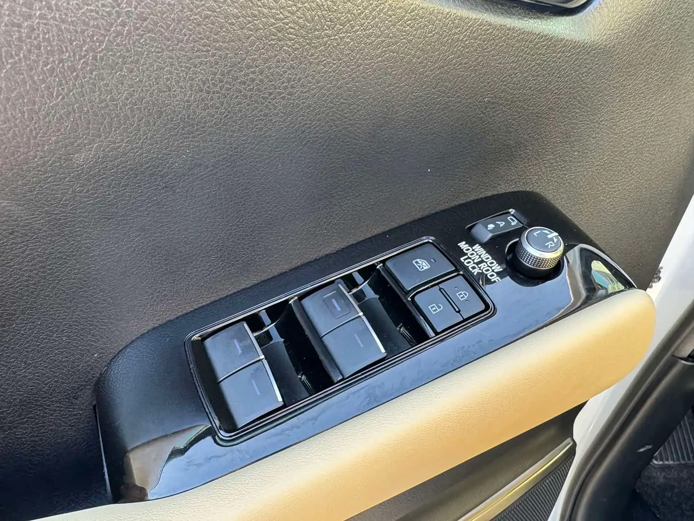 Toyota Alphard 2023 — Photo 5/20