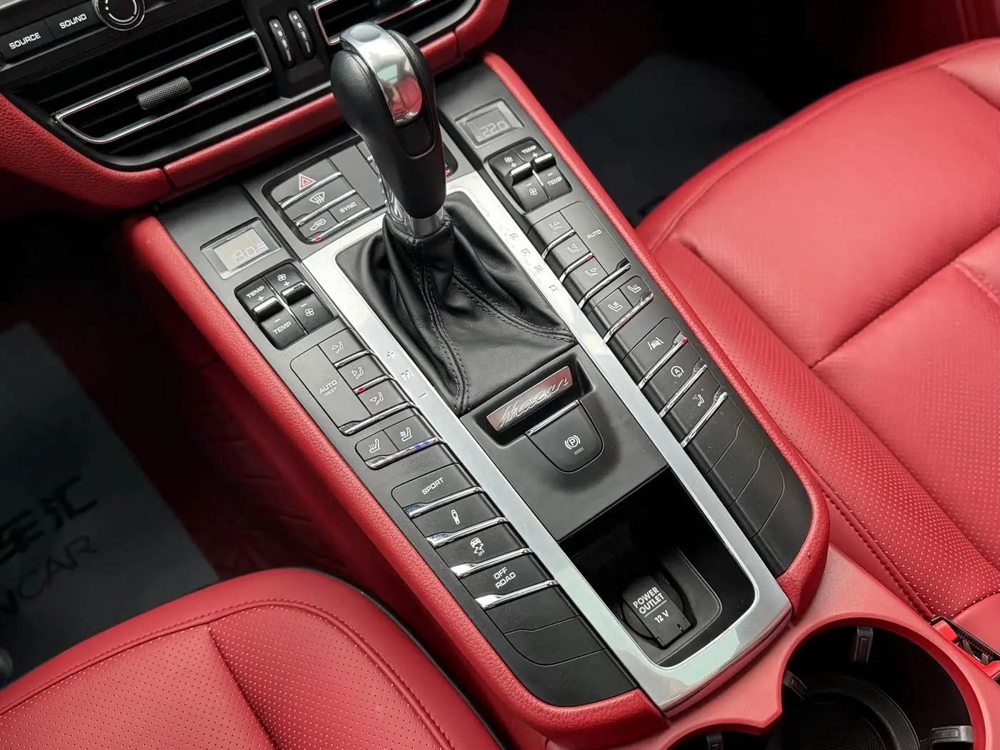 Porsche Macan 2020 — Photo 16/20