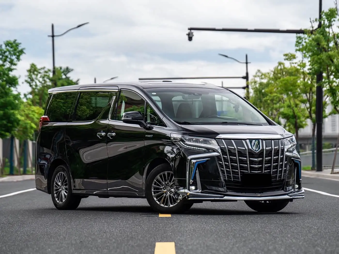 Toyota Alphard 2019 — Photo 3/14