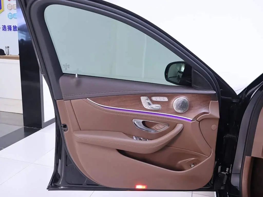 Mercedes-Benz E-Class 2021 — Фото 18/20