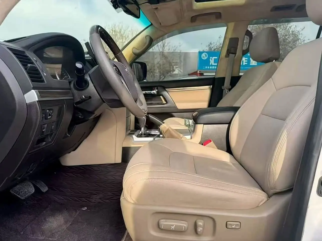 Toyota Land Cruiser 2012 — Photo 4/15