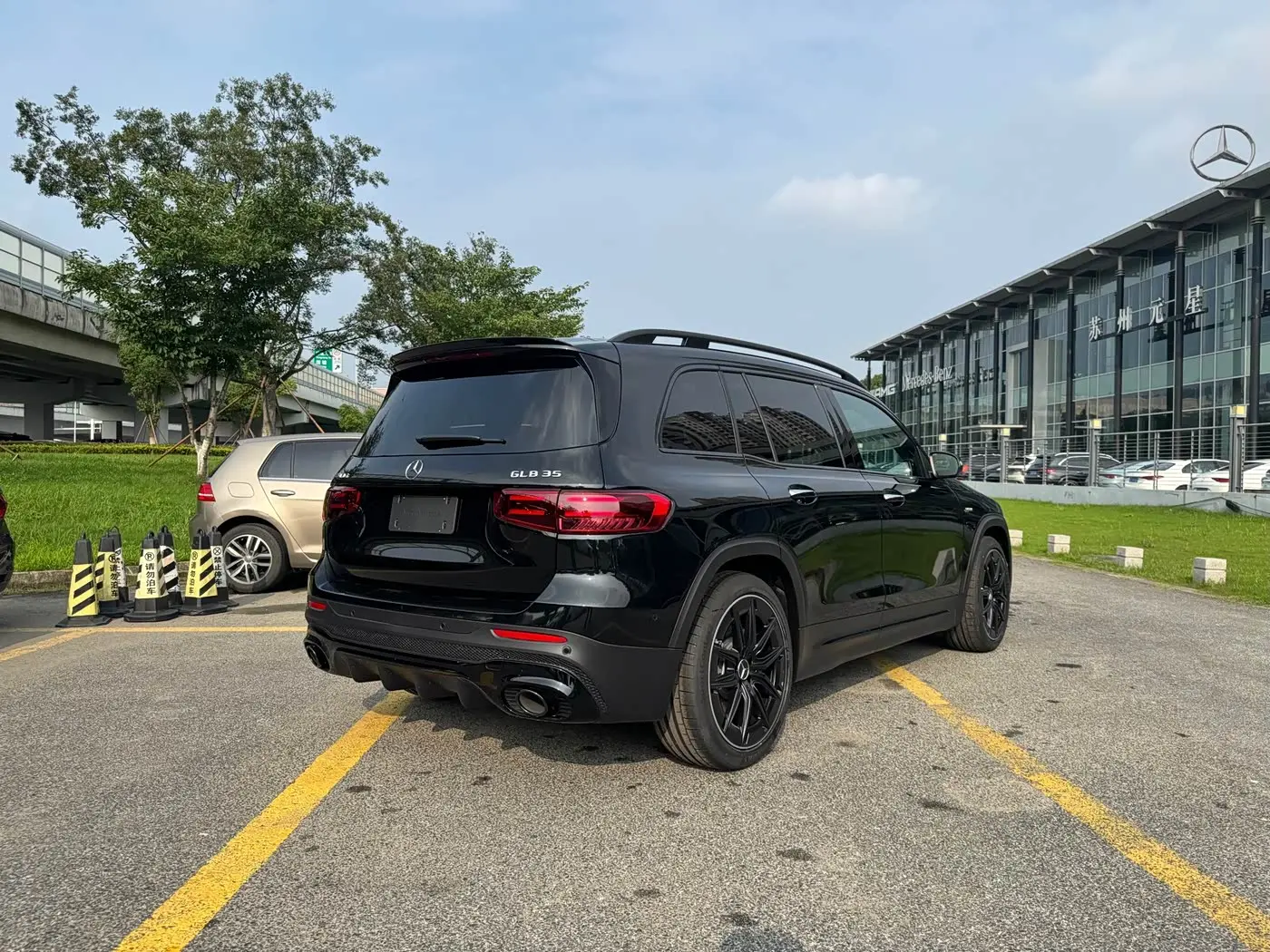Mercedes-Benz GLB AMG 2026 — Şəkil 6/19