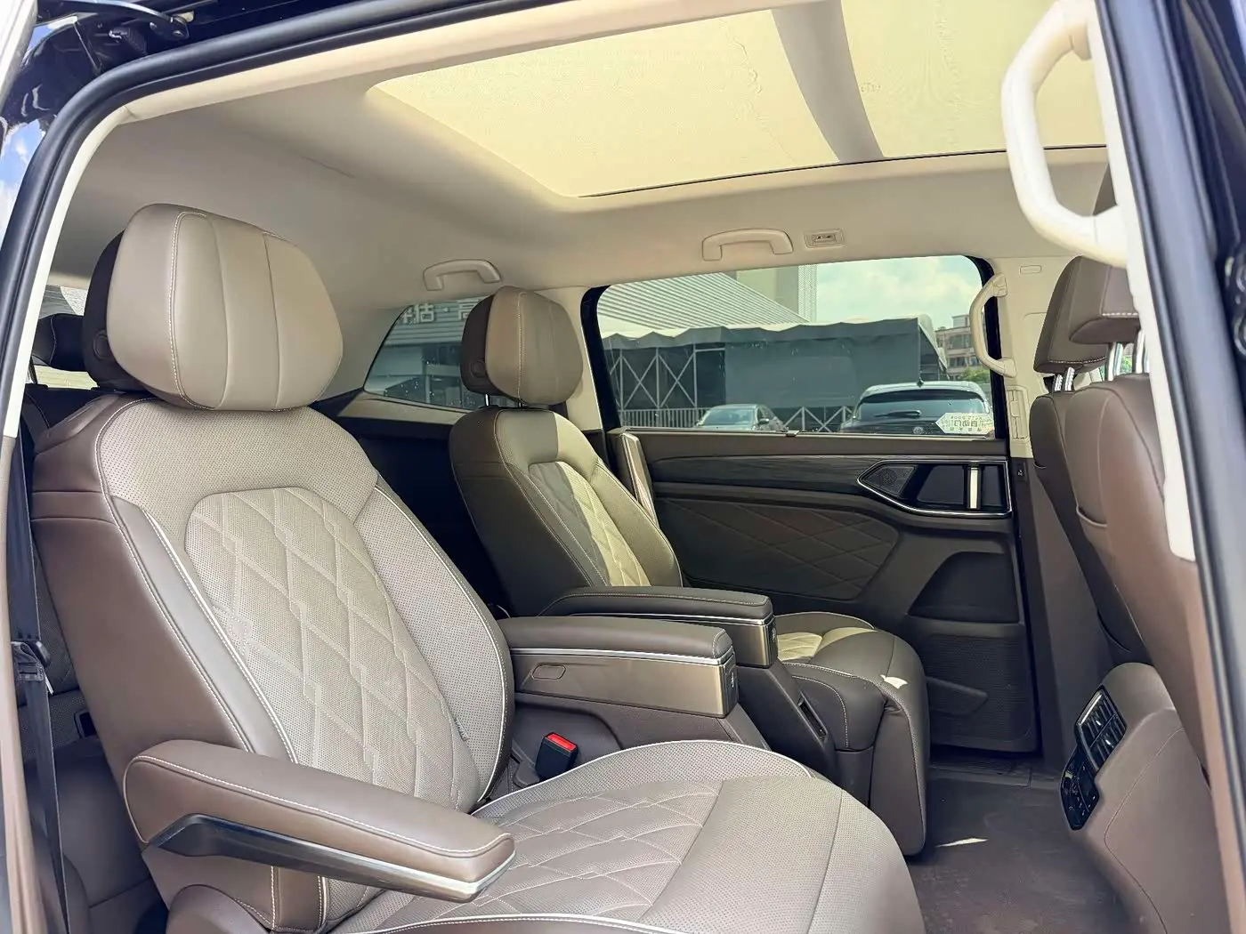 Volkswagen Viloran 2023 — Şəkil 16/20