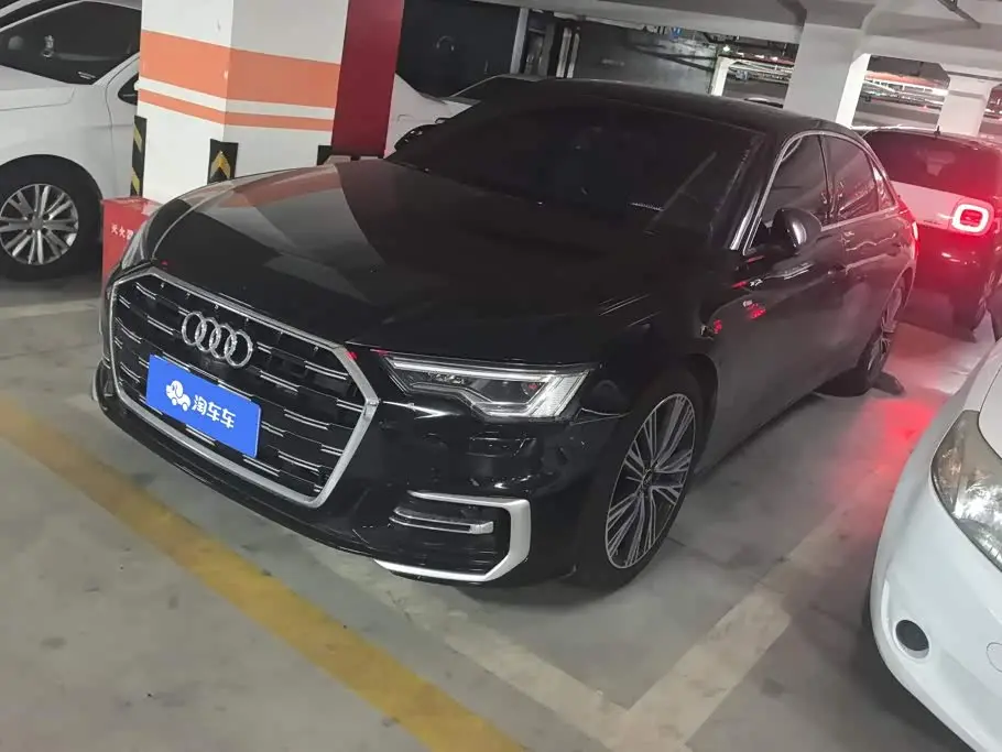 Audi A6L 2025 — Фото 1/16
