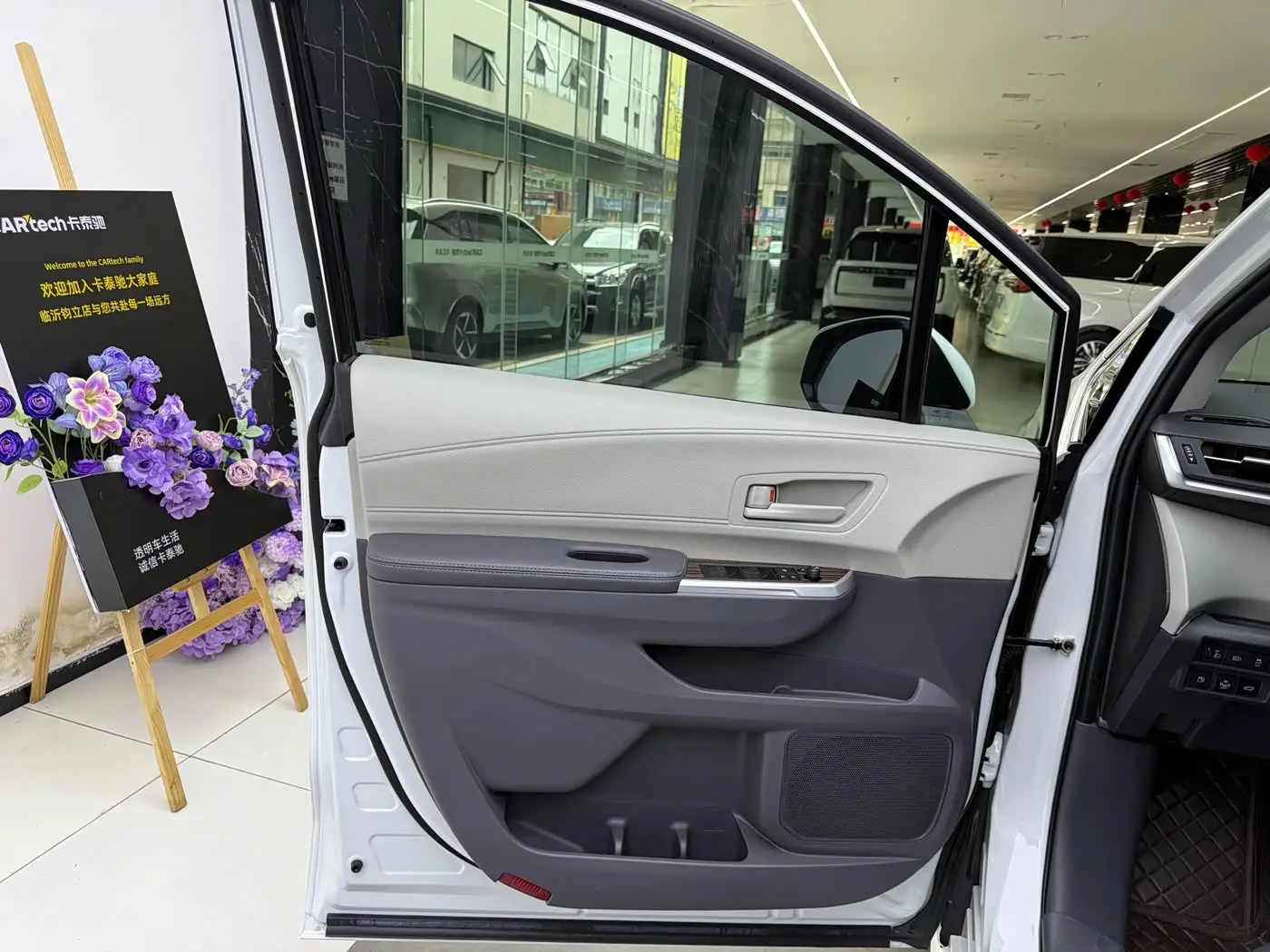 Toyota Sienna 2024 — ფოტო 14/20