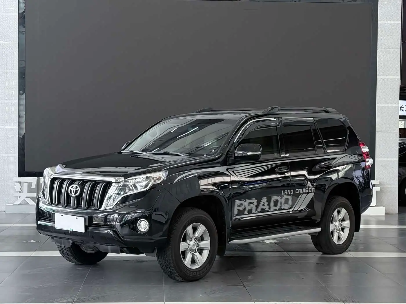 Toyota Prado 2016 — Photo 1/20