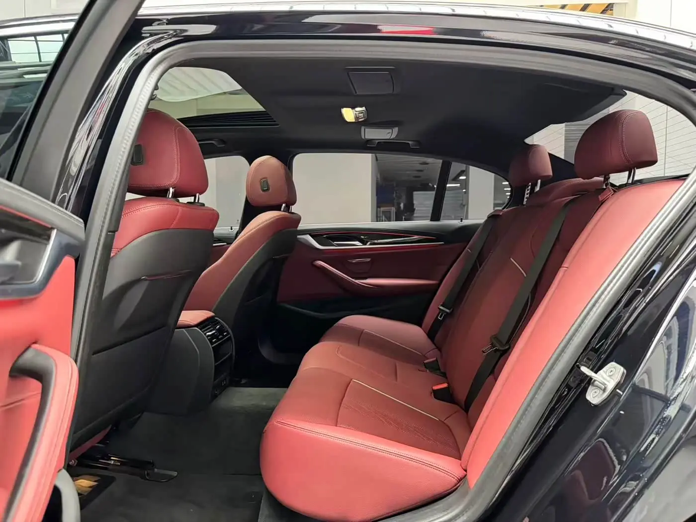 BMW 5 Series 2023 — Şəkil 13/20