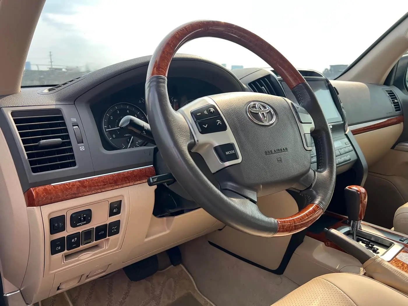 Toyota Land Cruiser 2016 — Photo 14/20