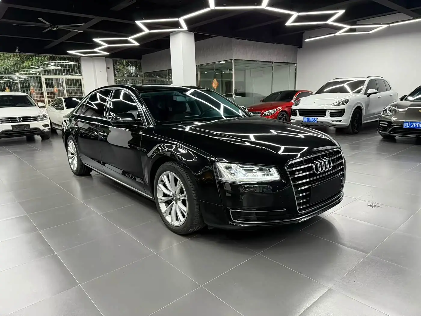 Audi A8 2015 — Фото 2/10